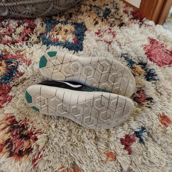 LAST CHANCE Nike Sneakers - Picture 4 of 4